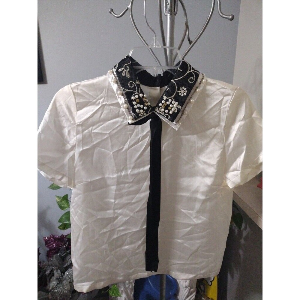 The Moon Blouse Small White/Collard W/ Embroidery Short Sleeve Classy Womens NWT